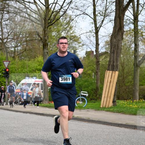 12.04.2026 - 45. Internationalen Wilhelmsburger Insellauf J. Mangold http://msf.ph/oto/9519481 12.04.2026 13:29:59 Ziel 2131, 5241, 5241, 3981, 2514, 2515, 4324, 4429, 2003 meine-sportfotos.de