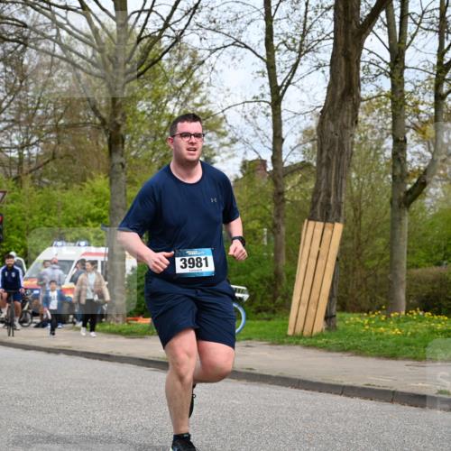 12.04.2026 - 45. Internationalen Wilhelmsburger Insellauf J. Mangold http://msf.ph/oto/9519482 12.04.2026 13:29:59 Ziel 2131, 5241, 5241, 3981, 2514, 2515, 4324, 4429, 2003 meine-sportfotos.de