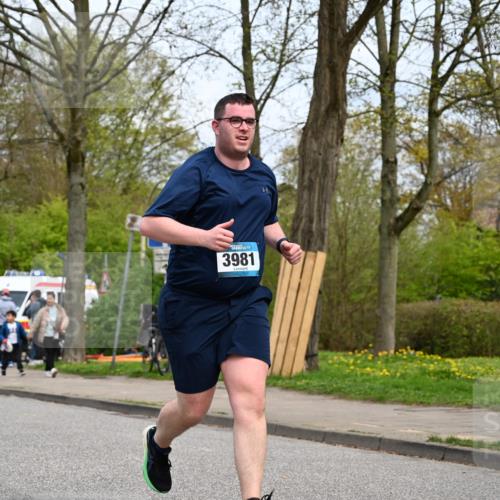 12.04.2026 - 45. Internationalen Wilhelmsburger Insellauf J. Mangold http://msf.ph/oto/9519485 12.04.2026 13:29:59 Ziel 2131, 5241, 5241, 3981, 2514, 2515, 4324, 4429, 2003 meine-sportfotos.de