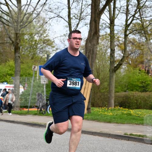 12.04.2026 - 45. Internationalen Wilhelmsburger Insellauf J. Mangold http://msf.ph/oto/9519486 12.04.2026 13:29:59 Ziel 2131, 5241, 5241, 3981, 2514, 2515, 4324, 4429, 2003 meine-sportfotos.de