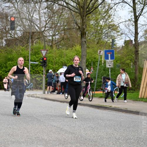 12.04.2026 - 45. Internationalen Wilhelmsburger Insellauf J. Mangold http://msf.ph/oto/9519497 12.04.2026 13:30:05 Ziel 5241, 3981, 2514, 2515, 2515, 4324, 4429, 2003 meine-sportfotos.de