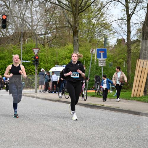 12.04.2026 - 45. Internationalen Wilhelmsburger Insellauf J. Mangold http://msf.ph/oto/9519500 12.04.2026 13:30:05 Ziel 5241, 3981, 2514, 2515, 2515, 4324, 4429, 2003 meine-sportfotos.de