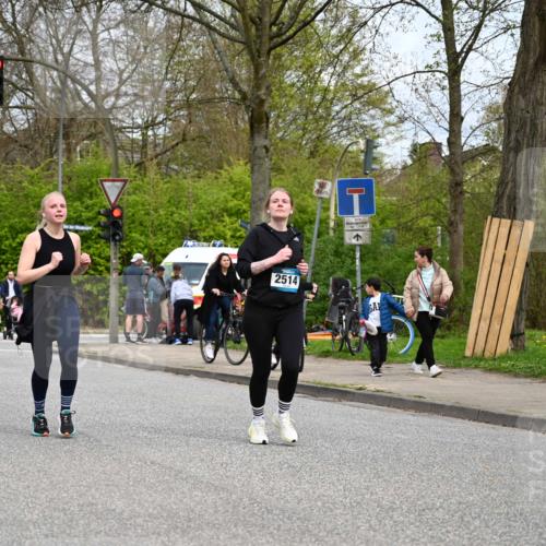 12.04.2026 - 45. Internationalen Wilhelmsburger Insellauf J. Mangold http://msf.ph/oto/9519502 12.04.2026 13:30:06 Ziel 5241, 3981, 2514, 2515, 4324, 4429, 2003, 4456, 4463 meine-sportfotos.de