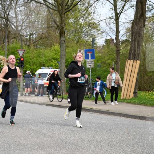 12.04.2026 - 45. Internationalen Wilhelmsburger Insellauf J. Mangold http://msf.ph/oto/9519505 12.04.2026 13:30:06 Ziel 5241, 3981, 2514, 2515, 4324, 4429, 2003, 4456, 4463 meine-sportfotos.de