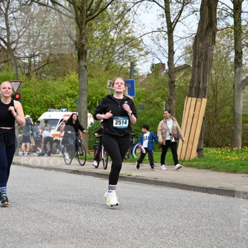 12.04.2026 - 45. Internationalen Wilhelmsburger Insellauf J. Mangold http://msf.ph/oto/9519507 12.04.2026 13:30:06 Ziel 5241, 3981, 2514, 2515, 4324, 4429, 2003, 4456, 4463 meine-sportfotos.de