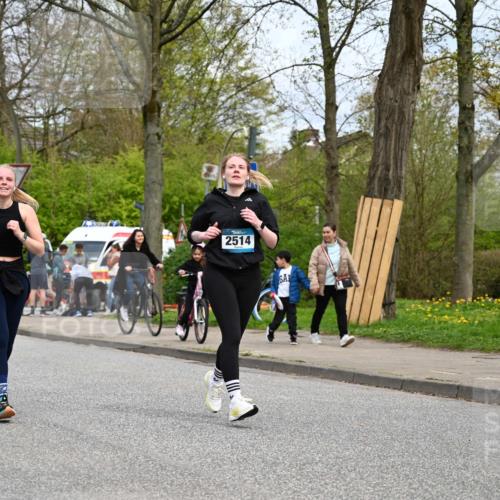 12.04.2026 - 45. Internationalen Wilhelmsburger Insellauf J. Mangold http://msf.ph/oto/9519508 12.04.2026 13:30:06 Ziel 5241, 3981, 2514, 2515, 4324, 4429, 2003, 4456, 4463 meine-sportfotos.de