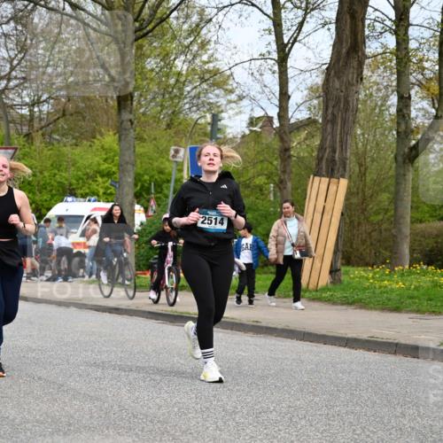 12.04.2026 - 45. Internationalen Wilhelmsburger Insellauf J. Mangold http://msf.ph/oto/9519509 12.04.2026 13:30:06 Ziel 5241, 3981, 2514, 2515, 4324, 4429, 2003, 4456, 4463 meine-sportfotos.de