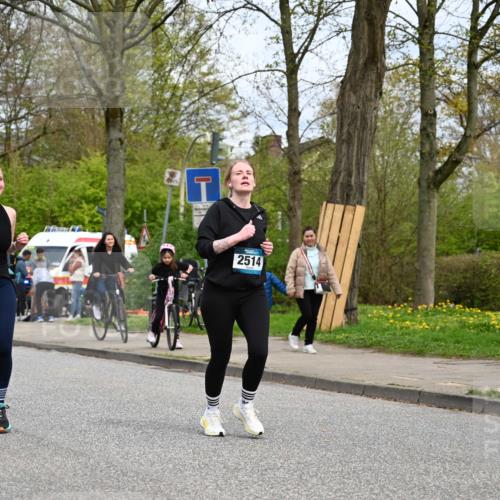 12.04.2026 - 45. Internationalen Wilhelmsburger Insellauf J. Mangold http://msf.ph/oto/9519511 12.04.2026 13:30:06 Ziel 5241, 3981, 2514, 2515, 4324, 4429, 2003, 4456, 4463 meine-sportfotos.de