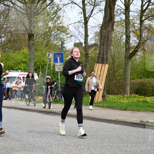 12.04.2026 - 45. Internationalen Wilhelmsburger Insellauf J. Mangold http://msf.ph/oto/9519512 12.04.2026 13:30:06 Ziel 5241, 3981, 2514, 2515, 4324, 4429, 2003, 4456, 4463 meine-sportfotos.de