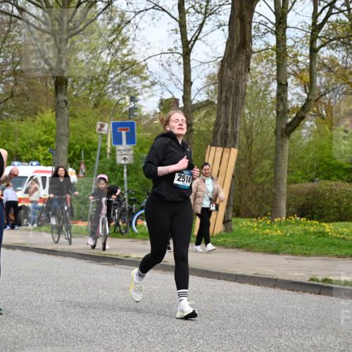 12.04.2026 - 45. Internationalen Wilhelmsburger Insellauf J. Mangold http://msf.ph/oto/9519513 12.04.2026 13:30:06 Ziel 5241, 3981, 2514, 2515, 4324, 4429, 2003, 4456, 4463 meine-sportfotos.de