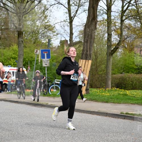 12.04.2026 - 45. Internationalen Wilhelmsburger Insellauf J. Mangold http://msf.ph/oto/9519514 12.04.2026 13:30:07 Ziel 5241, 3981, 2514, 2515, 4324, 4429, 2003, 4456, 4463, 5815 meine-sportfotos.de