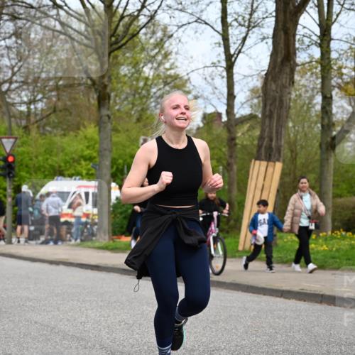 12.04.2026 - 45. Internationalen Wilhelmsburger Insellauf J. Mangold http://msf.ph/oto/9519520 12.04.2026 13:30:08 Ziel 5241, 3981, 2514, 2515, 4324, 4429, 4324, 4429, 2003, 4456, 4463, 5815 meine-sportfotos.de