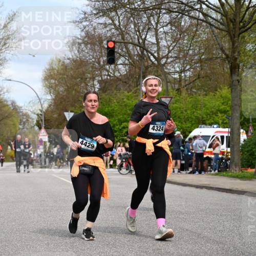 12.04.2026 - 45. Internationalen Wilhelmsburger Insellauf J. Mangold http://msf.ph/oto/9519521 12.04.2026 13:30:09 Ziel 5241, 3981, 2514, 2515, 4324, 4429, 2003, 2003, 4456, 4463, 5815 meine-sportfotos.de