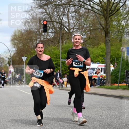 12.04.2026 - 45. Internationalen Wilhelmsburger Insellauf J. Mangold http://msf.ph/oto/9519525 12.04.2026 13:30:09 Ziel 5241, 3981, 2514, 2515, 4324, 4429, 2003, 2003, 4456, 4463, 5815 meine-sportfotos.de