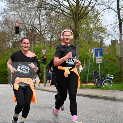 12.04.2026 - 45. Internationalen Wilhelmsburger Insellauf J. Mangold http://msf.ph/oto/9519530 12.04.2026 13:30:10 Ziel 5241, 3981, 2514, 2515, 4324, 4429, 2003, 4456, 4463, 5815 meine-sportfotos.de