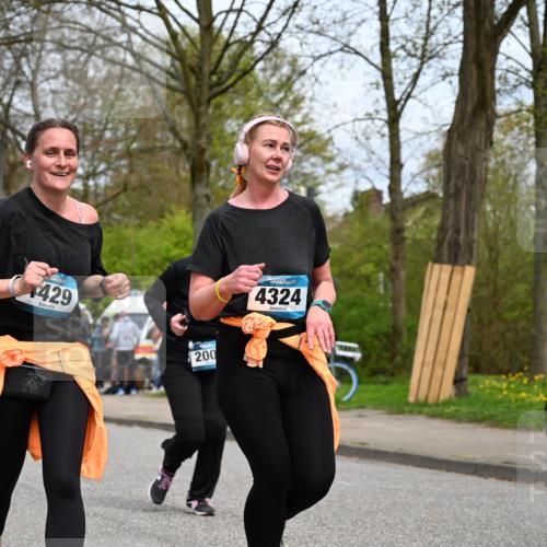 12.04.2026 - 45. Internationalen Wilhelmsburger Insellauf J. Mangold http://msf.ph/oto/9519536 12.04.2026 13:30:10 Ziel 5241, 3981, 2514, 2515, 4324, 4429, 2003, 4456, 4463, 5815 meine-sportfotos.de