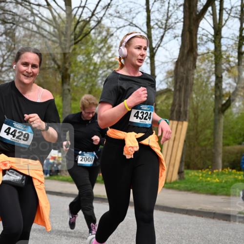 12.04.2026 - 45. Internationalen Wilhelmsburger Insellauf J. Mangold http://msf.ph/oto/9519539 12.04.2026 13:30:10 Ziel 5241, 3981, 2514, 2515, 4324, 4429, 2003, 4456, 4463, 5815 meine-sportfotos.de