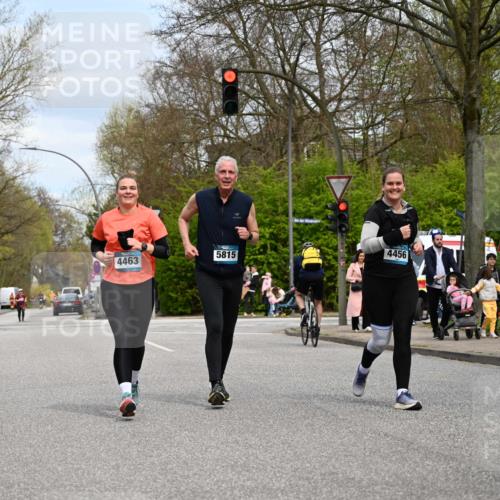 12.04.2026 - 45. Internationalen Wilhelmsburger Insellauf J. Mangold http://msf.ph/oto/9519546 12.04.2026 13:30:20 Ziel 5241, 3981, 2514, 2515, 4324, 4429, 4324, 4429, 2003, 4456, 4463, 5815 meine-sportfotos.de