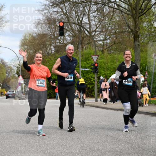 12.04.2026 - 45. Internationalen Wilhelmsburger Insellauf J. Mangold http://msf.ph/oto/9519552 12.04.2026 13:30:21 Ziel 5241, 3981, 2514, 2515, 4324, 4429, 2003, 2003, 4456, 4463, 5815 meine-sportfotos.de