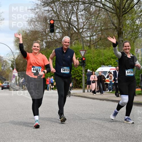 12.04.2026 - 45. Internationalen Wilhelmsburger Insellauf J. Mangold http://msf.ph/oto/9519556 12.04.2026 13:30:21 Ziel 5241, 3981, 2514, 2515, 4324, 4429, 2003, 2003, 4456, 4463, 5815 meine-sportfotos.de
