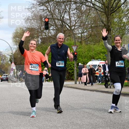 12.04.2026 - 45. Internationalen Wilhelmsburger Insellauf J. Mangold http://msf.ph/oto/9519557 12.04.2026 13:30:21 Ziel 5241, 3981, 2514, 2515, 4324, 4429, 2003, 2003, 4456, 4463, 5815 meine-sportfotos.de