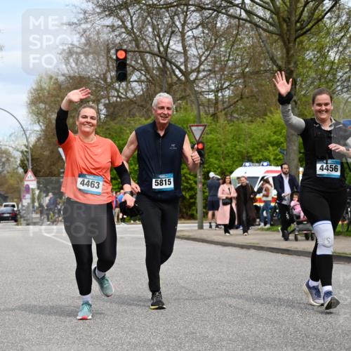 12.04.2026 - 45. Internationalen Wilhelmsburger Insellauf J. Mangold http://msf.ph/oto/9519558 12.04.2026 13:30:21 Ziel 5241, 3981, 2514, 2515, 4324, 4429, 2003, 2003, 4456, 4463, 5815 meine-sportfotos.de