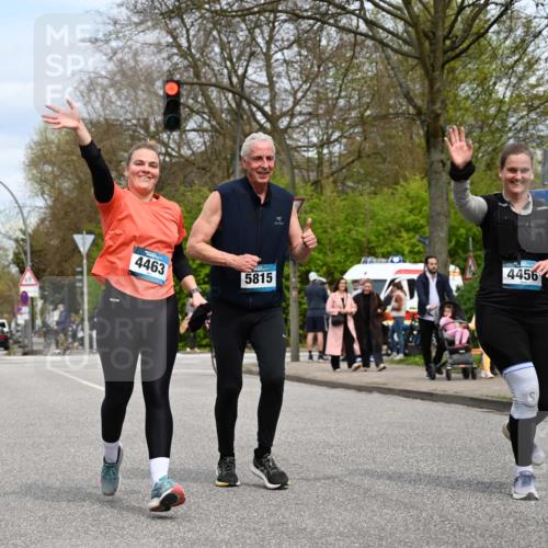 12.04.2026 - 45. Internationalen Wilhelmsburger Insellauf J. Mangold http://msf.ph/oto/9519560 12.04.2026 13:30:21 Ziel 5241, 3981, 2514, 2515, 4324, 4429, 2003, 2003, 4456, 4463, 5815 meine-sportfotos.de