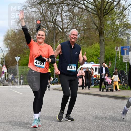 12.04.2026 - 45. Internationalen Wilhelmsburger Insellauf J. Mangold http://msf.ph/oto/9519564 12.04.2026 13:30:22 Ziel 5241, 3981, 2514, 2515, 4324, 4429, 2003, 4456, 4463, 5815 meine-sportfotos.de