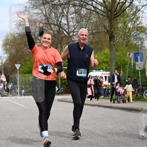 12.04.2026 - 45. Internationalen Wilhelmsburger Insellauf J. Mangold http://msf.ph/oto/9519565 12.04.2026 13:30:22 Ziel 5241, 3981, 2514, 2515, 4324, 4429, 2003, 4456, 4463, 5815 meine-sportfotos.de