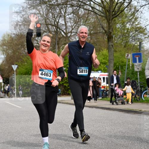 12.04.2026 - 45. Internationalen Wilhelmsburger Insellauf J. Mangold http://msf.ph/oto/9519566 12.04.2026 13:30:22 Ziel 5241, 3981, 2514, 2515, 4324, 4429, 2003, 4456, 4463, 5815 meine-sportfotos.de