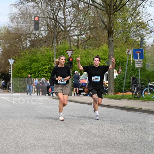 12.04.2026 - 45. Internationalen Wilhelmsburger Insellauf J. Mangold http://msf.ph/oto/9519612 12.04.2026 13:30:53 Ziel 4456, 4463, 5815, 5546, 5745, 2494 meine-sportfotos.de