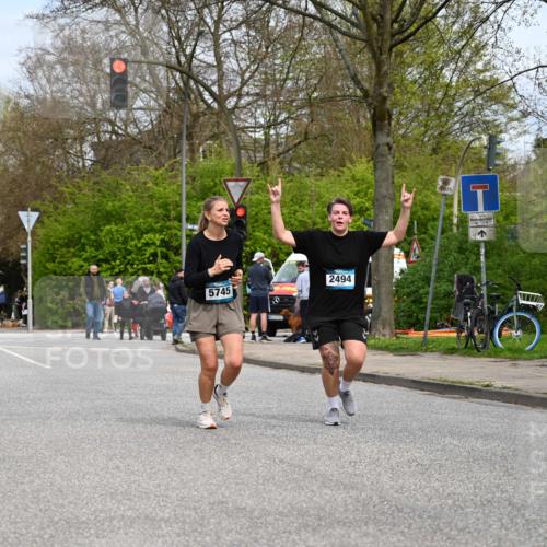 12.04.2026 - 45. Internationalen Wilhelmsburger Insellauf J. Mangold http://msf.ph/oto/9519613 12.04.2026 13:30:53 Ziel 4456, 4463, 5815, 5546, 5745, 2494 meine-sportfotos.de