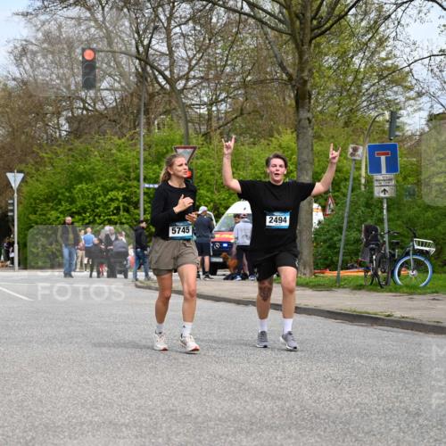 12.04.2026 - 45. Internationalen Wilhelmsburger Insellauf J. Mangold http://msf.ph/oto/9519614 12.04.2026 13:30:53 Ziel 4456, 4463, 5815, 5546, 5745, 2494 meine-sportfotos.de
