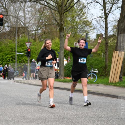 12.04.2026 - 45. Internationalen Wilhelmsburger Insellauf J. Mangold http://msf.ph/oto/9519624 12.04.2026 13:30:54 Ziel 4456, 4463, 5815, 5546, 5745, 2494 meine-sportfotos.de