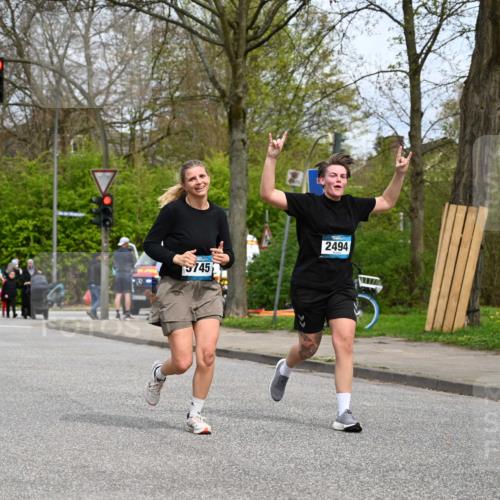 12.04.2026 - 45. Internationalen Wilhelmsburger Insellauf J. Mangold http://msf.ph/oto/9519625 12.04.2026 13:30:54 Ziel 4456, 4463, 5815, 5546, 5745, 2494 meine-sportfotos.de