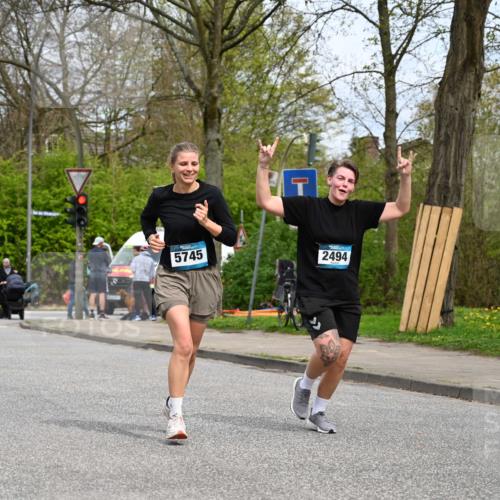 12.04.2026 - 45. Internationalen Wilhelmsburger Insellauf J. Mangold http://msf.ph/oto/9519627 12.04.2026 13:30:55 Ziel 4456, 4463, 5815, 5546, 5745, 2494 meine-sportfotos.de