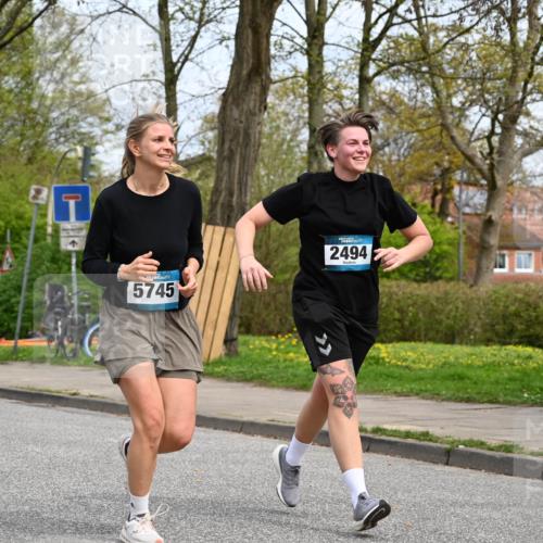 12.04.2026 - 45. Internationalen Wilhelmsburger Insellauf J. Mangold http://msf.ph/oto/9519638 12.04.2026 13:30:55 Ziel 4456, 4463, 5815, 5546, 5745, 2494 meine-sportfotos.de