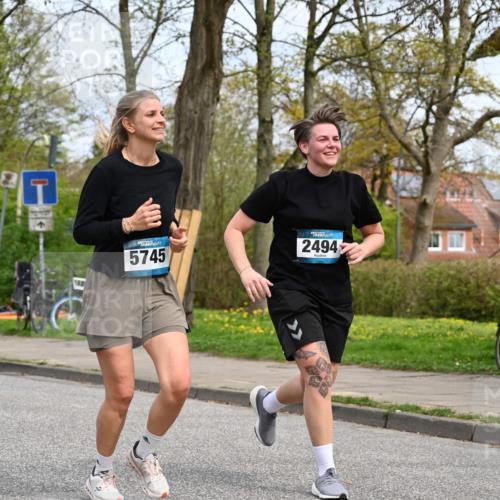 12.04.2026 - 45. Internationalen Wilhelmsburger Insellauf J. Mangold http://msf.ph/oto/9519639 12.04.2026 13:30:56 Ziel 5815, 5546, 5745, 2494 meine-sportfotos.de