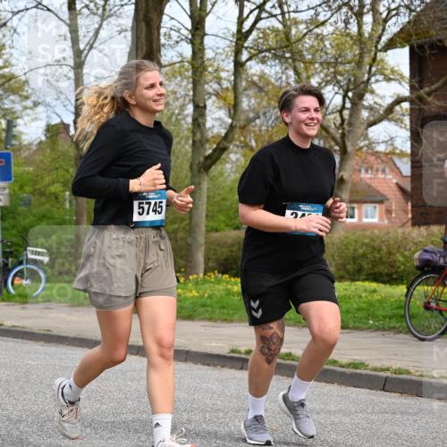 12.04.2026 - 45. Internationalen Wilhelmsburger Insellauf J. Mangold http://msf.ph/oto/9519641 12.04.2026 13:30:56 Ziel 5815, 5546, 5745, 2494 meine-sportfotos.de