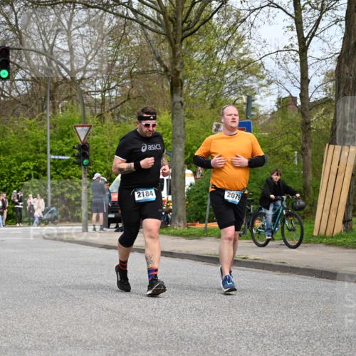 12.04.2026 - 45. Internationalen Wilhelmsburger Insellauf J. Mangold http://msf.ph/oto/9519644 12.04.2026 13:31:19 Ziel 5745, 2494, 2184, 2079 meine-sportfotos.de
