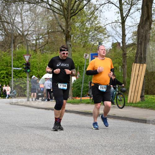 12.04.2026 - 45. Internationalen Wilhelmsburger Insellauf J. Mangold http://msf.ph/oto/9519647 12.04.2026 13:31:20 Ziel 5745, 2494, 2184, 2079 meine-sportfotos.de