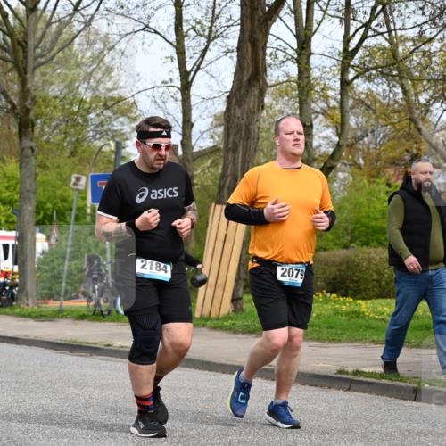 12.04.2026 - 45. Internationalen Wilhelmsburger Insellauf J. Mangold http://msf.ph/oto/9519660 12.04.2026 13:31:21 Ziel 5745, 2494, 2184, 2079, 2184, 2079 meine-sportfotos.de