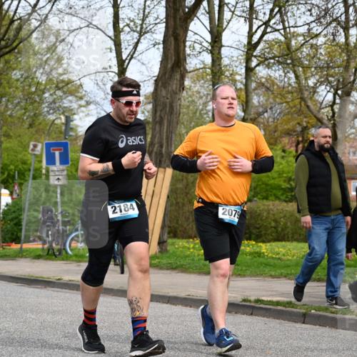 12.04.2026 - 45. Internationalen Wilhelmsburger Insellauf J. Mangold http://msf.ph/oto/9519662 12.04.2026 13:31:21 Ziel 5745, 2494, 2184, 2079, 2184, 2079 meine-sportfotos.de