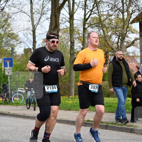12.04.2026 - 45. Internationalen Wilhelmsburger Insellauf J. Mangold http://msf.ph/oto/9519665 12.04.2026 13:31:21 Ziel 5745, 2494, 2184, 2079, 2184, 2079 meine-sportfotos.de