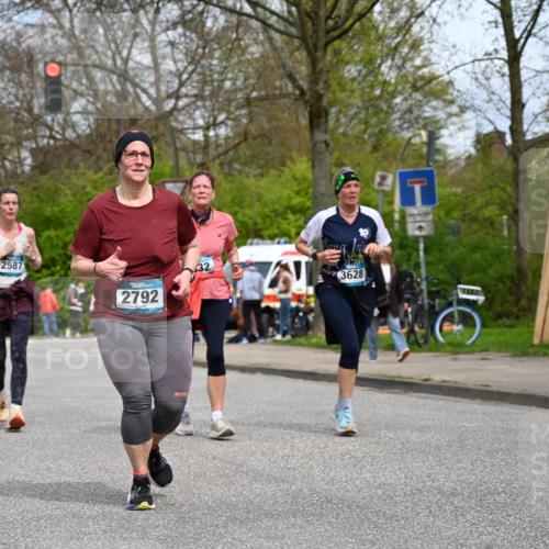 12.04.2026 - 45. Internationalen Wilhelmsburger Insellauf J. Mangold http://msf.ph/oto/9519666 12.04.2026 13:31:38 Ziel 2184, 2079, 2792, 3632, 3628, 3632, 3628, 2587, 2339, 4462 meine-sportfotos.de