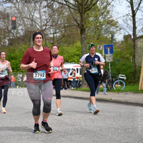 12.04.2026 - 45. Internationalen Wilhelmsburger Insellauf J. Mangold http://msf.ph/oto/9519667 12.04.2026 13:31:38 Ziel 2184, 2079, 2792, 3632, 3628, 3632, 3628, 2587, 2339, 4462 meine-sportfotos.de