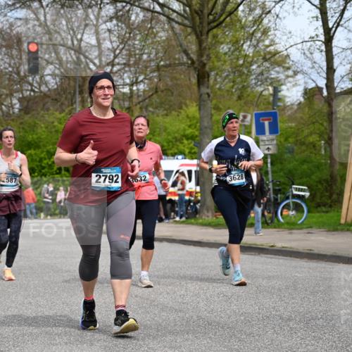 12.04.2026 - 45. Internationalen Wilhelmsburger Insellauf J. Mangold http://msf.ph/oto/9519668 12.04.2026 13:31:38 Ziel 2184, 2079, 2792, 3632, 3628, 3632, 3628, 2587, 2339, 4462 meine-sportfotos.de