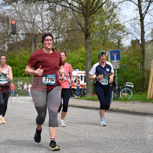 12.04.2026 - 45. Internationalen Wilhelmsburger Insellauf J. Mangold http://msf.ph/oto/9519669 12.04.2026 13:31:38 Ziel 2184, 2079, 2792, 3632, 3628, 3632, 3628, 2587, 2339, 4462 meine-sportfotos.de
