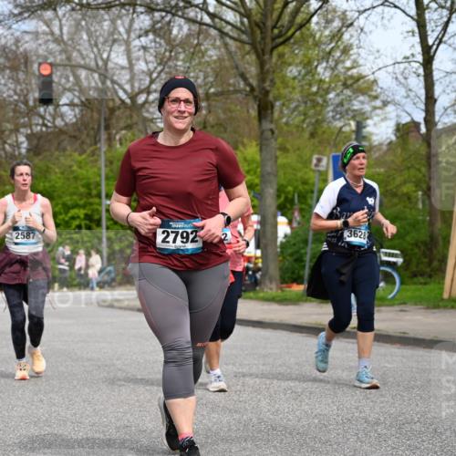 12.04.2026 - 45. Internationalen Wilhelmsburger Insellauf J. Mangold http://msf.ph/oto/9519673 12.04.2026 13:31:38 Ziel 2184, 2079, 2792, 3632, 3628, 3632, 3628, 2587, 2339, 4462 meine-sportfotos.de