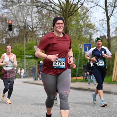 12.04.2026 - 45. Internationalen Wilhelmsburger Insellauf J. Mangold http://msf.ph/oto/9519677 12.04.2026 13:31:39 Ziel 2184, 2079, 2792, 3632, 3628, 2587, 2339, 4462 meine-sportfotos.de